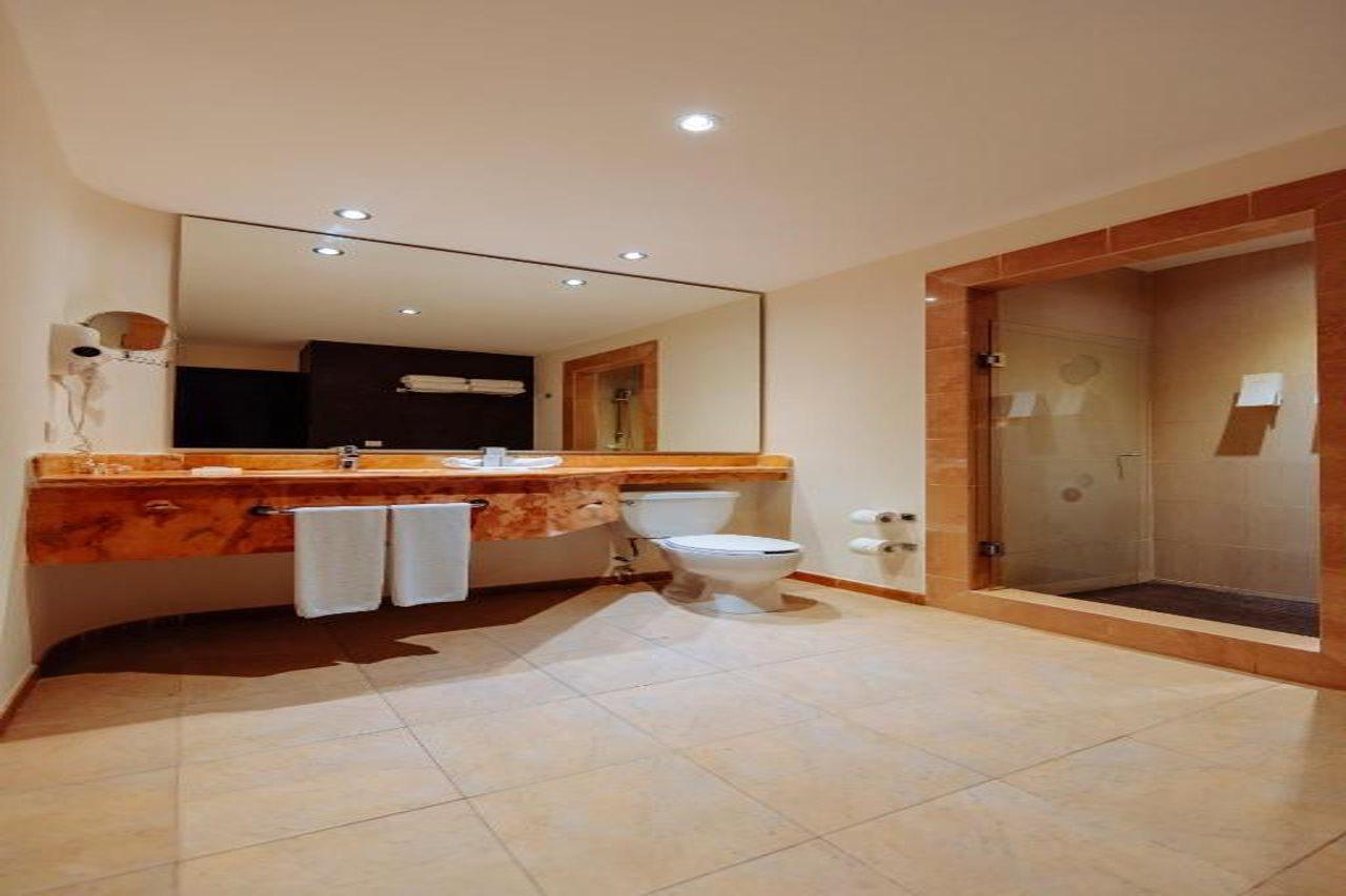 Hotel Occidental At Xcaret Destination Playa del Carmen Exteriér fotografie A bathroom