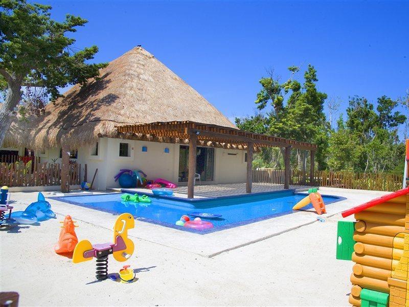 Hotel Occidental At Xcaret Destination Playa del Carmen Exteriér fotografie The children's pool at the Grand Palladium Hotel in Cancun, Mexico