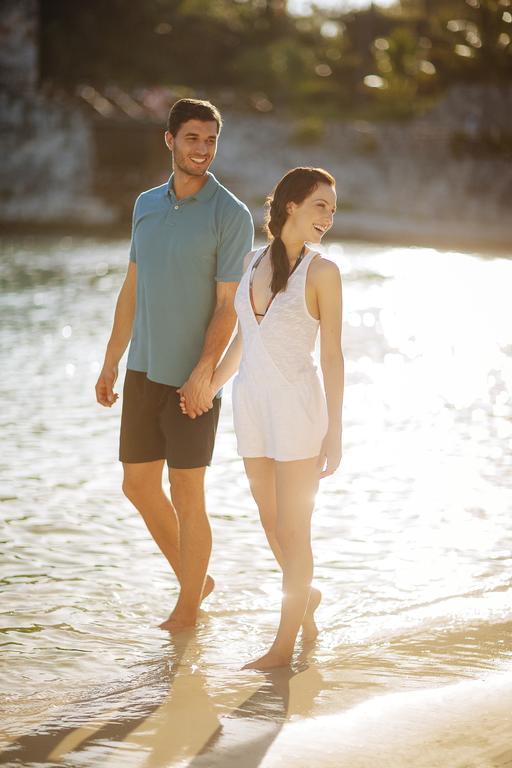 Hotel Occidental At Xcaret Destination Playa del Carmen Exteriér fotografie A couple holding hands
