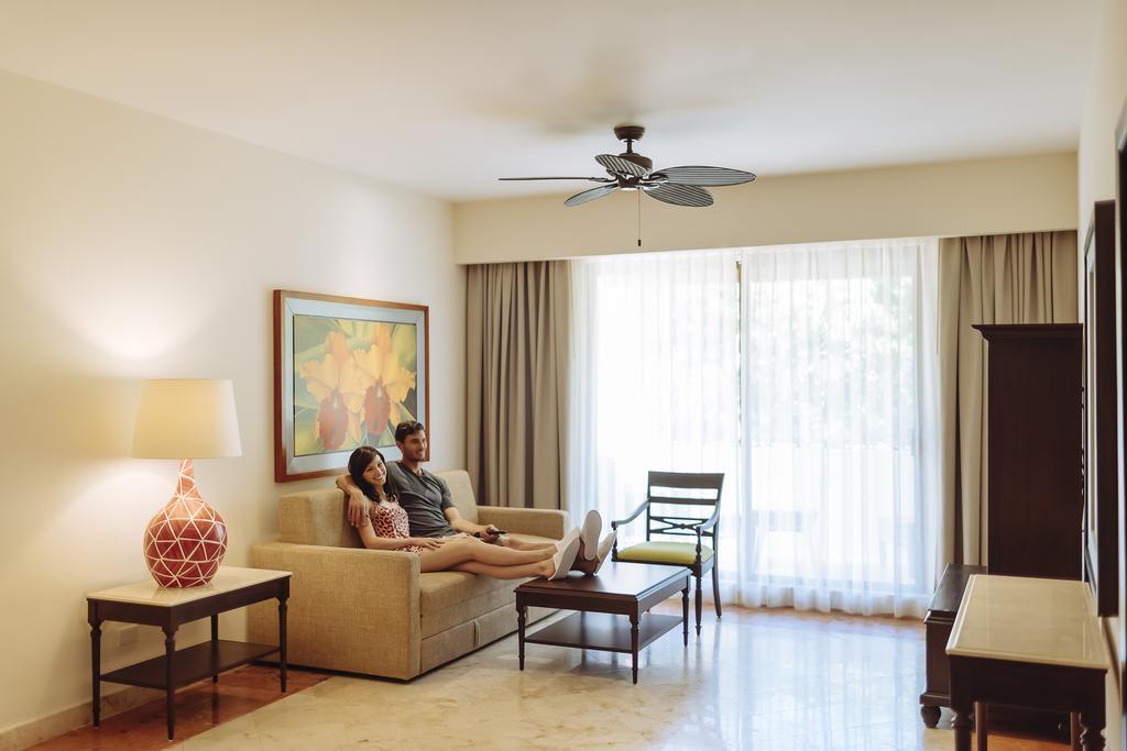 Hotel Occidental At Xcaret Destination Playa del Carmen Exteriér fotografie A living room with a ceiling fan