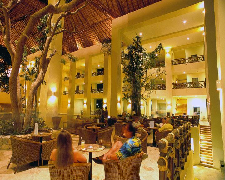Hotel Occidental At Xcaret Destination Playa del Carmen Restaurace fotografie The interior of the hotel
